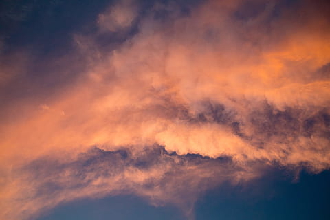 fotografia ad angolo basso, cielo, tramonto, nube, nuvole, nuvola al tramonto, nuvole al tramonto, Fluf, soffice, natura, tempo metereologico, nuvola - cielo, Cloudscape, all'aperto, sfondi, Paesaggi, crepuscolo, blu, estate, cielo drammatico, luce del sole, bellezza nella natura, nuvoloso, aria, sole, giorno, luce - fenomeno naturale, colore arancione, Paradiso, stratosfera, clima, spazio, meteorologia, nessuno, immagine a colori, buio, cielo lunatico, giallo, tempesta, paesaggio, cumulo, luminosa, multicolore, colore vibrante, colori, 5K, CC0, dominio pubblico, privo di copyright