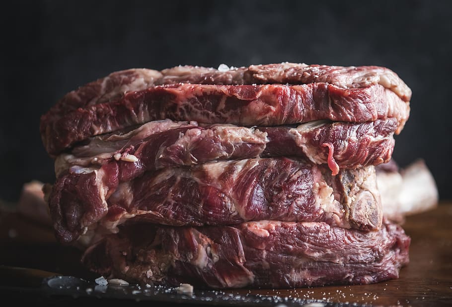 crua, carn, marró, fusta, superfície, vedella, mandril de vedella, bistec de vedella, tros, tallar, deliciós, envellit sec, epicure, menjar, fotografia de menjar, preparació d'aliments, fresc, sucós, proteïna, carn crua, idea de recepta, carn vermella, tall, pila, bistec, tira de llom, menjar i beguda, frescor, primer pla, natura morta, a l'interior, cap gent, alimentació saludable, centrar-se en primer pla, benestar, aliments crus, carn de porc, barbacoa, taula, material de fusta, sopar, 5K