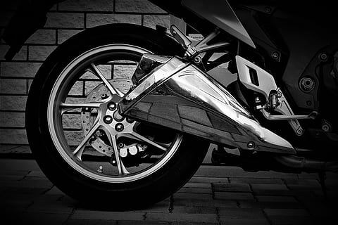 エンジン, ホンダ, vfr1200, 交通手段, 陸上車両, ホイール, 自転車, 日, タイヤ, 定常, オートバイ, シティ, ハイアングル, 通り, 屋外, 歩道, 男達, 旅行, 現実の人間, 人, スポーク, ガレージ, 5K, CC0, パブリックドメイン, ロイヤリティフリー