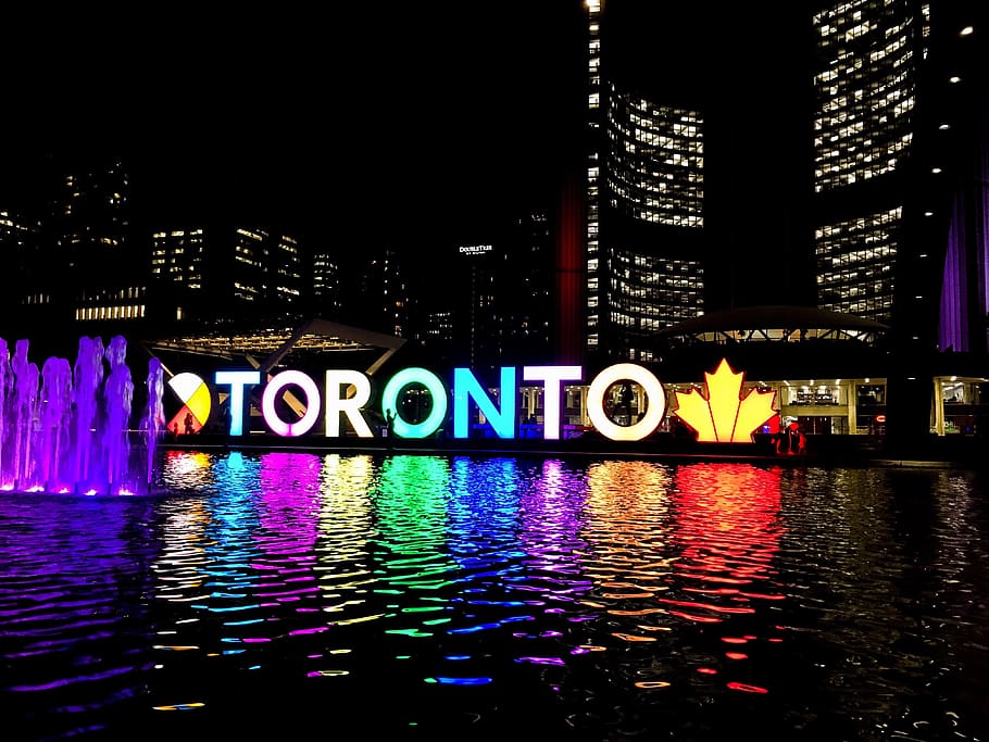 llum, neó, nathan phillips square, Canadà, il·luminació, edifici, metròpolis, ciutat, a l'aire lliure, persona, humà, flamarada, urbà, icònica, toronto, de gran alçada, porpra, aigua, vida nocturna, nit, il·luminat, reflexió, exterior de l'edifici, text, arquitectura, davant del mar, estructura construïda, multicolor, cap gent, guió occidental, riu, comunicació, naturalesa, nombre, brillant, piscina, 4K
