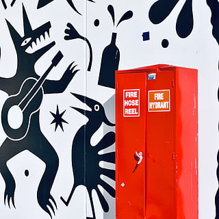 etichetta, testo, pompa, macchina, stazione di servizio, animale, pinguino, uccello, arte, rosso, idrante, bianco e nero, grafica, arte Moderna, cassetta postale, letterbox, stampino, carta, parete, comunicazione, nessuno, caratteristica della parete, avvicinamento, posta, arte e artigianato, creatività, in casa, rappresentazione animale, forma, rappresentazione, giorno, forma a stella, natura, design, modello, Colore bianco, 4K, CC0, dominio pubblico, privo di copyright