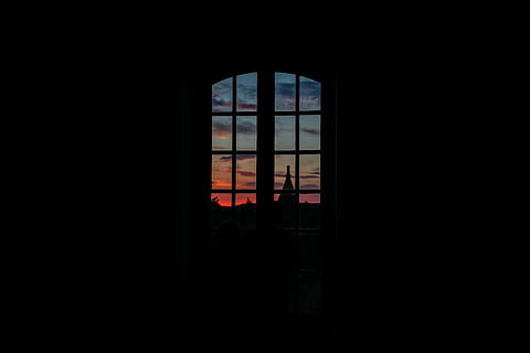 landskab, solnedgang, REDSKY, skyer, monumenter, vinduer, vindue, silhuet, mørk, kopiere plads, indendørs, glas - materiale, himmel, gennemsigtig, arkitektur, ingen mennesker, natur, mørkt rum, bygget struktur, bygning, hjemlige værelse, sikkerhed, vinduesramme, 5K, CC0, offentligt domæne, royaltyfrie