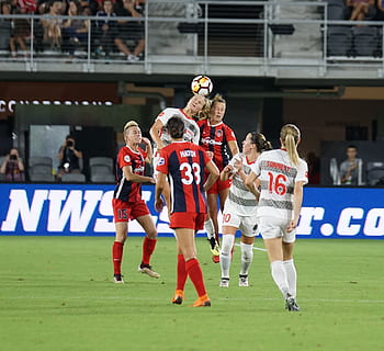 futebol, grupo de pessoas, esporte, pessoas reais, comprimento total, número, mulheres, pessoas, trabalho em equipe, garotas, uniforme esportivo, cooperação, adulto, criança, adulto jovem, estilos de vida, fêmeas, time esportivo, concorrência, texto, atleta, 2K, CC0, domínio público, royalty free
