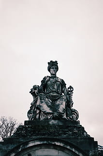 persona estàtua, monument, humà, persona, escultura, art, estàtua, arqueologia, figureta, silueta, placa, cripta, verd blavós, edifici, arquitectura, cúpula, llosa, esfera, pissarra, roda de ferris, Parc d'atraccions, art i artesania, representació humana, representació, cel, vista d’angle baix, creativitat, semblança masculina, cap gent, naturalesa, dia, cel clar, artesania, a l'aire lliure, còpia espai, història, ornamentat, 5K, CC0, domini públic, lliure de regalies