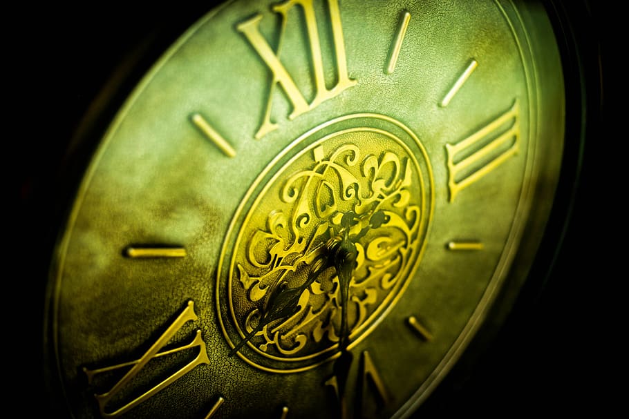 Zeit, Uhr, römisch, Ziffern, , Artikel, Dinge, schwarz, dunkel, stehlen, Hände, Pfeil, Kunst, Abend, Ziffernblatt, Nahansicht, Uhrzeiger, goldfarben, sehen, keine Leute, Minutenzeiger, Nummer, Instrument der Zeit, Antiquität, Stunden Zeiger, Metall, Geschichte, Reichtum, einzelnes Objekt, die Vergangenheit, Gold, Taschenuhr, schwarzer Hintergrund, die Zeit überprüfen, 5K