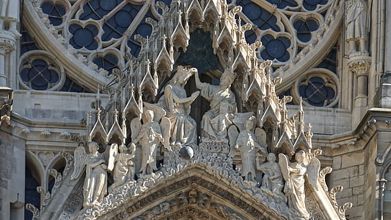 gri catedra de beton, clădire, arhitectură, reims, 3 rue guillaume de machault, Franţa, sculptură, artă, arheologie, Cathedrale, catedrală, monument, dom, stâlp, coloană, statuie, fereastră, templu, clopotniţă, turn, turlă, construită, vedere unghiulară joasă, trecutul, istorie, artă și sculptură, exteriorul clădirii, nici o persoana, destinații de călătorie, ambarcațiune, creativitate, lăcaș de cult, reprezentare, zi, turism, credință, reprezentare umană, religie, bogat ornamentat, în aer liber, coloană arhitecturală, tavan, 5K, CC0, domeniu public, fără drepturi de autor