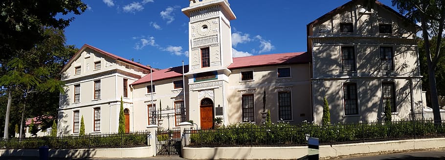 edifici, torre, arquitectura, Torre del Rellotge, paarl gimnàs (1858), paarl, capa occidental, campanar, habitatge, fletxa, 1858, paarl, edifici històric, històric, capa occidental, gimnàs, Sud-Àfrica, urbà, vila, exterior de l'edifici, estructura construïda, cel, naturalesa, cap gent, barri residencial, planta, ciutat, casa, història, arbre, el passat, a l'aire lliure, dia, blau, finestra, religió, apartament, 4K