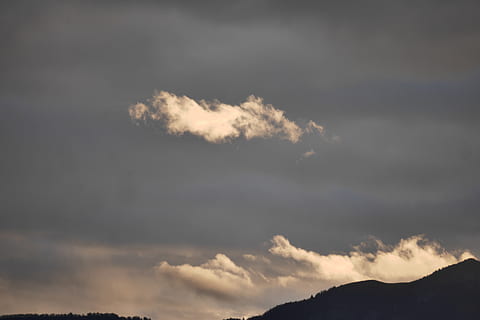 hdwallpaper, обои на стену, фон, падать, пейзаж, гора, снег, дерево, лес, небо, земельные участки, солнце, заход солнца, осень, облако - небо, красота в природе, Scenics - Природа, спокойная сцена, спокойствие, низкий угол обзора, природа, нет людей, на открытом воздухе, идиллический, пасмурная погода, гроза, штормовое облако, не городская сцена, силуэт, день, метеорология, угрожающий, 5K, CC0, общественное достояние, роялти бесплатно