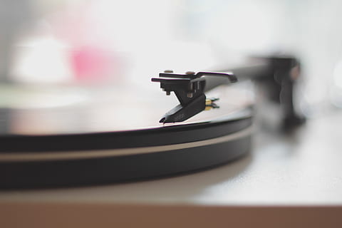 record, speler, schijf, draaischijf, vinyl, stereo, multimedia, audio, uitrusting, muziek-, geluid, wijnoogst, oud, spinnen, opm, antiek, dj, naald-, patroon, Ortofon, tumblr wallpaper, retro gestileerd, kunst cultuur en entertainment, selectieve aandacht, detailopname, binnenshuis, platenspeler naald, geen mensen, technologie, geluidsapparatuur, grammofoon, beweging, enkel object, muziekinstrument, zwarte kleur, 2K, CC0, publiek domein, royaltyvrij