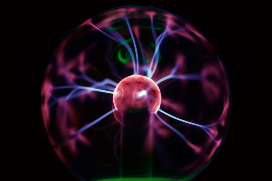 resum, fons, pilota, negre, explosió, blau, borrós, brillant, Chaos, color, concepte, fosc, disseny, efecte, elèctric, electricitat, electrificar, electrificant, energia, futurista, brillar, llum, llamps, línia, moviment, plasma, poder, raig, vermell, tecnologia, Tesla, tir de l'estudi, fons negre, a l'interior, música, primer pla, una persona, esfera, forma, creativitat, comunicació, ciència, part del cos humà, adult, connexió, tallar, discoteca, Font d'alimentació, club dj, 4K