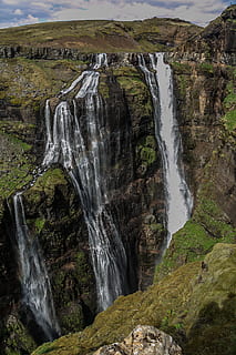 naturfotografering, vannfall, klipper, dagslys, miljø, gress, landskap, lang eksponering, fjellene, natur, utendørs, bergarter, scenisk, tidsforløp, vann, fossefall, naturskjønnhet - natur, skjønnhet i naturen, foss, ikke-urbane scene, rennende vann, stein, bevegelse, fast, rock-objekt, bergformasjon, land, dag, ingen folk, sløret bevegelse, anlegg, kraft i naturen, strømmer, 2K, CC0, offentlig domene, opphavsrett gratis