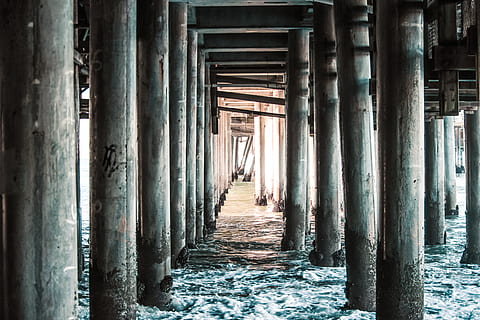 grigio, posti di metallo dock, acqua, molo, lungomare, porta, bacino, stati Uniti, spiaggia di Santa Monica, Los Angeles, oceano, costruzione, architettura, onde, costa ovest, California, blu, spiaggia, sfondo, paesaggio, pilastro, colonna, colonna architettonica, struttura costruita, sotto, di fila, giorno, la strada davanti, direzione, nessuno, ponte, prospettiva decrescente, connessione, natura, colonnato, ponte - struttura fatta dall'uomo, in casa, 4K, CC0, dominio pubblico, privo di copyright