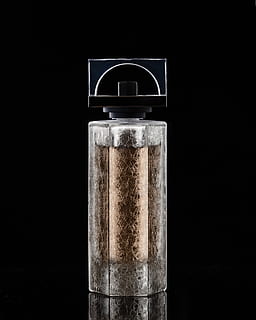 brun sprayflaska, svart bakgrund, studio skott, inomhus, enda objekt, närbild, inget folk, behållare, Skära ut, kopiera utrymme, glas - material, mat och dryck, transparent, fortfarande liv, mat, två objekt, sociala frågor, förfriskning, teknologi, 4K, CC0, offentligt domän, royaltyfria