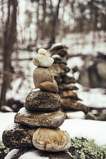 cairn sten, sten - objekt, zen-lignende, balance, solid, stak, klippe, natur, fokus på forgrunden, jord, ingen mennesker, rullesten, ro, rock-objekt, dag, træ, tæt på, rolig scene, sten-, Skov, udendørs, 5K, CC0, offentligt domæne, royaltyfrie