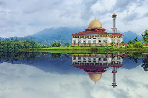 Weiß, rot, Haus, reflektieren, Karosserie, Wasser, Blau, Himmel, die Architektur, Gebäude, Wolken, Tageslicht, tagsüber, Kuppel, Garten, Gras, Islam, Seeufer, Wahrzeichen, Landschaft, Minarett, Moschee, Berg, Reflexionen, Religion, szenisch, Bäume, wolke - himmel, gebaute Struktur, Gebäudehülle, Reflexion, Glauben, Ufergegend, Natur, Anbetungsstätte, Spiritualität, Reiseziele, Tourismus, See, keine Leute, draußen, Luxus, 2K, CC0, gemeinfrei, lizenzfrei