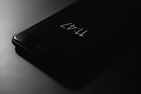 svart, mörk, ljus, skugga, iphone, Produkter, telefon, visa, stil, skrivbord, inrätta, redskap, Häftigt, unsplash, redaktionell, kommunikation, teknologi, inomhus, närbild, text, inget folk, svart färg, förbindelse, studio skott, trådlös teknik, datorutrustning, dator, västra skriptet, kopiera utrymme, enda objekt, skylt, internet, kontrollera, siffra, upplyst, tryckknappen, datorns nyckel, tangentbord, knappsats, 5K, CC0, offentligt domän, royaltyfria