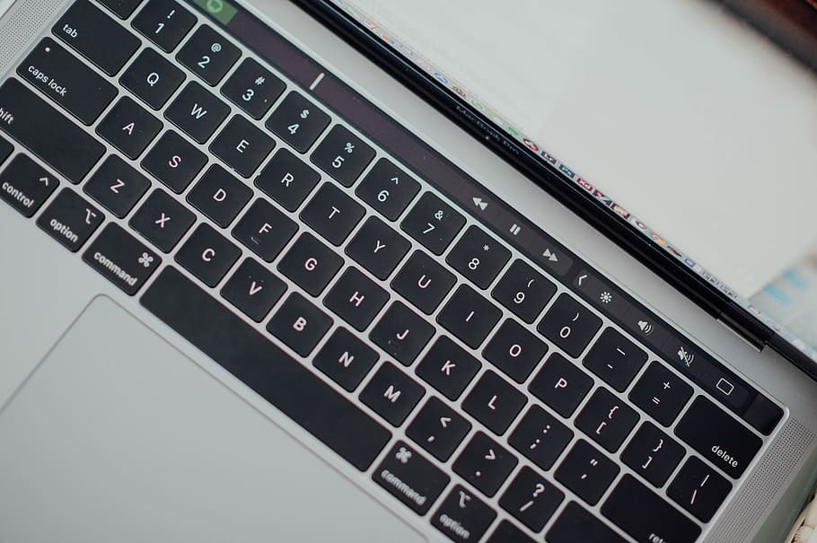 grigio, nero, computer portatile, tastiera del computer, elettronica, hardware, computer, tastiera, computer hardware, pc, il computer portatile, computer di superficie, Tablet, registratore, cuffie, cuffia, del desktop, topo, fabbrica, costruzione, catena di montaggio, brocca, brocca d'acqua, tecnologia wireless, tecnologia, comunicazione, connessione, attrezzatura informatica, in casa, avvicinamento, parte del computer, nessuno, colore nero, tasto del computer, attività commerciale, Internet, rete di computer, lettera, dispositivo di informazione portatile, 5K