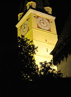 architektūra, bokštas, pastatas, laikrodzio bokstas, Rumunija, medijos, laikrodis, varpinė, spire, analoginis laikrodis, išvirtimas, šviesa, kontrolės bokštas, Miestas, miesto, metropolis, Sportinė mašina, automobilių, pastatyta struktūra, žemas kampo vaizdas, pastato išorė, augalų, medis, nėra žmonių, laikas, naktis, pobūdį, laikrodžio veidas, dangus, lauke, garbinimo vieta, tikėjimas, religija, 2K, CC0, Viešasis domenas, nemokamai