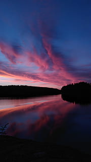 ruumis, vesi, ympäröimä, Puut, taustavalaistu, havupuu, valjeta, dramaattinen, hämärä, ilta, Suomi, metsä, järvi, maisema, valo, luonto, ulkona, punainen, heijastus, joki, luonnonkaunis, siluetti, auringonlasku, matkustaa, woods, julkisia kuvia, taivas, maisemat - luonto, tyyneys, rauhallinen kohtaus, kauneus luonnossa, pilvi - taivas, idyllinen, ei ihmisiä, ei-kaupunkikuvia, oranssi väri, puu, violetti, romanttinen taivas, 5K, CC0, public domain, rojaltivapaa