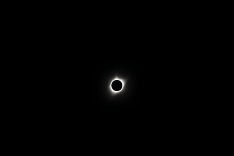 일식, 태양 광, 식, 태양, 화이트, 달, 보름달, 밤, 사진술, 아름다움, moon.png, 어두운, 배경, 검은 색, 추상, 공간, 구멍, 무늬, 가벼운 자연 현상, 8K, CC0, 공개 도메인, 로열티 무료