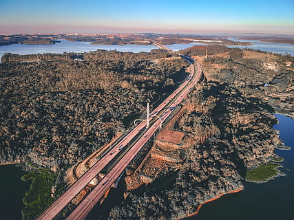 penya-segats marrons, vista aèria, paisatge, naturalesa, a l'aire lliure, rodoanel mário covas, Sao Paulo, Brasil, manera, carretera, flora, flor, planta, ciutat, urbà, centre de la ciutat, edifici, arbre, transport, vista d’angle alt, estructura construïda, aigua, arquitectura, cap gent, cel, exterior de l'edifici, connexió, dia, bellesa a la natura, destinacions de viatge, escenics - natura, viatjar, paisatge urbà, 2K, CC0, domini públic, lliure de regalies