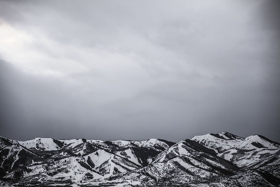 muntanya, pi, arbre, neu, hivern, temps, núvols, blanc i negre, cel, fred, paisatge, núvol - cel, temperatura de fred, medi ambient, escenics - natura, cap gent, naturalesa, bellesa a la natura, escena no urbana, dia, tranquil·litat, muntanya nevada, escena tranquil·la, Serra, terrenys extrems, a l'aire lliure, cim de muntanya, 8K