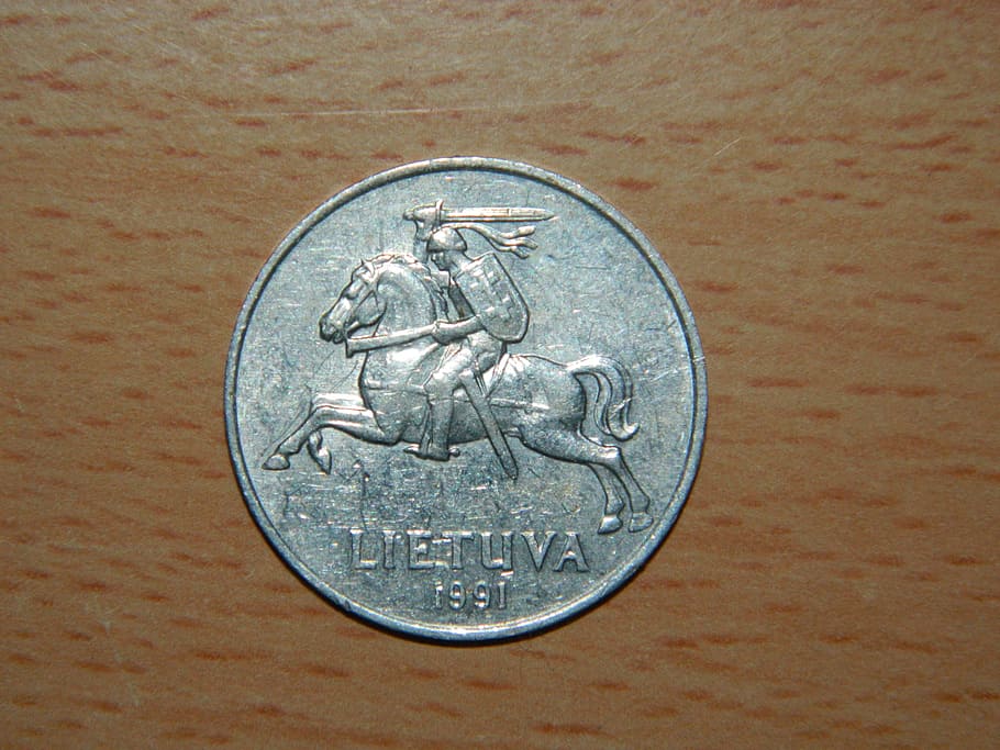 diners, Lituània, vell, objectes, moneda, centai, Finances, negocis, primer pla, representació, riquesa, a l'interior, cercle, metall, forma geomètrica, cap gent, sol objecte, text, representació humana, forma, taula, vista d’angle alt, directament a sobre, color plata, economia, 1080P