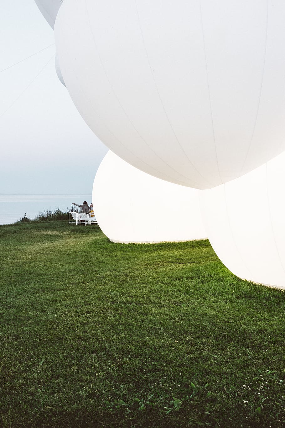 aarhus, Dinamarca, arquitectura, instal·lació, bjarke ingels, herba, mar, art, gran, planta, cel, dia, naturalesa, terra, camp, globus, medi ambient, color verd, vehicle aeri, cap gent, a l'aire lliure, generació de combustible i energia, globus d'aire calent, paisatge, creixement, estructura construïda, transport, 5K