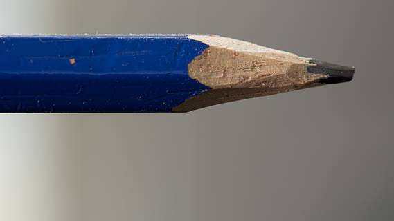 nog steeds, items, dingen, potloden, tip, lood, blauw, bokeh, studio opname, detailopname, enkel object, potlood, geen mensen, schrijfinstrument, binnenshuis, uitknippen, kunst en ambacht, witte achtergrond, eenvoud, kopie ruimte, hout - materiaal, oud, door de mens gemaakt, scherp, bedrijf, door de mens gemaakt object, Kantoorbenodigdheden, Vulpen, zwarte achtergrond, kunst en ambachtelijke uitrusting, punt, 5K, CC0, publiek domein, royaltyvrij