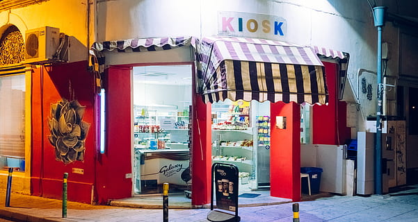 Kiosk eröffnet, Kiosk, Cafe, Geschäft, Sommer-, Überdachung, xe3, fuji, Zypern, Reise, Natur, tagsüber, 27mm, xf27mm, Limassol, Zeitungsstand, Fotoautomat, Markise, Wäsche, Postamt, Markt, die Architektur, keine Leute, Gebäudehülle, gebaute Struktur, Tag, mehrfarbig, Stadt, Gebäude, draußen, Wandbau - Funktion, Telefonzelle, Text, Eingang, Straße, Sonnenlicht, Kommunikation, Container, Tür, Kunst und Handwerk, 5K, CC0, gemeinfrei, lizenzfrei