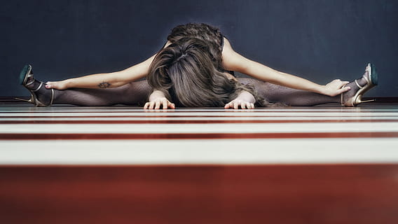 pràctica, dansa, ballant, humà, activitat, pose, flexible, model, fotografia, sessió de fotos, estirat, adult, a l'interior, adult jove, una persona, cabell, relaxació, dones, pentinat, bellesa, cabell llarg, tir de l'estudi, retrat, dones joves, part del cos humà, dona guapa, estils de vida, 1080P, CC0, domini públic, lliure de regalies