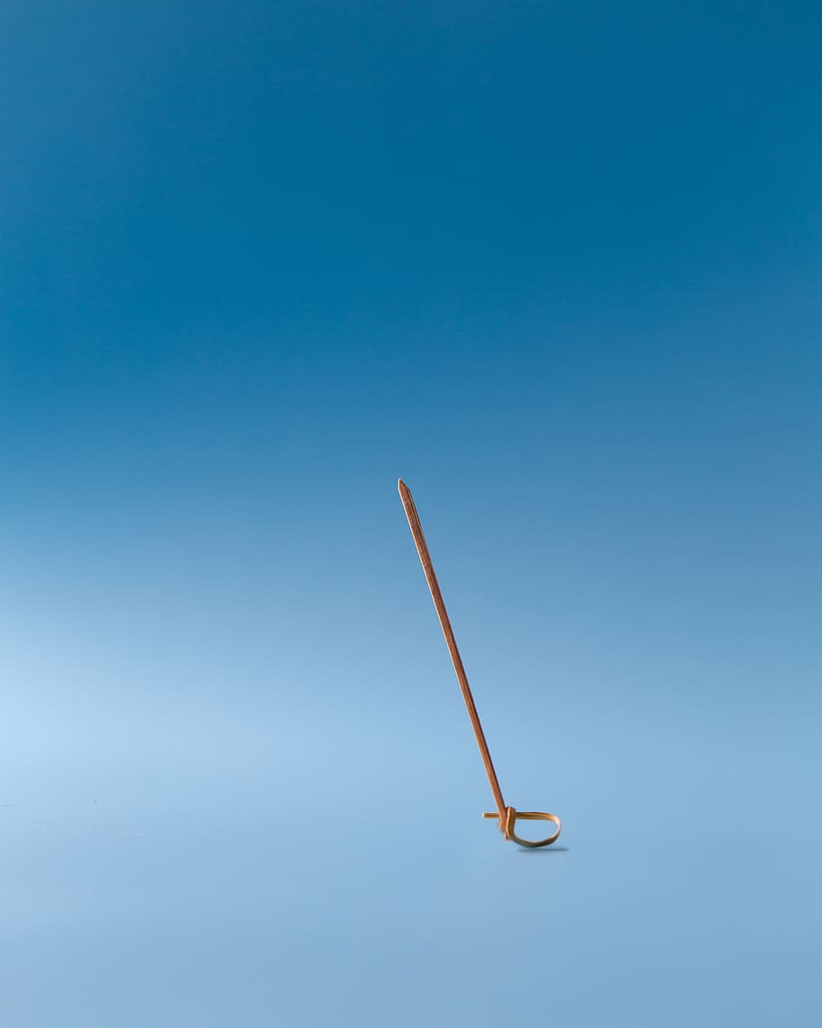 corda de color beix, blau, cap gent, cel, còpia espai, cel clar, fons de colors, volant, naturalesa, sol objecte, dia, pista de vapor, a l'aire, vista d’angle baix, a l'aire lliure, fons blau, vehicle aeri, tir de l'estudi, senzillesa, 4K