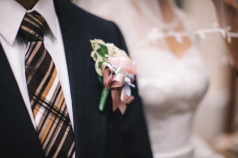 casament, núvia, casat, adult, vestit de núvia, ben vestit, roba formal, secció mitjana, esdeveniments de la vida, dones, esdeveniment, amor, nuvi, vestit, celebració, cerimònia del casament, gent, cerimònia, mà, emoció positiva, parella - relació, 5K, CC0, domini públic, lliure de regalies