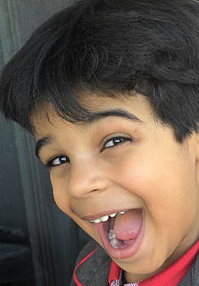 อินเดีย, Pune, headshot, คนคนหนึ่ง, ภาพเหมือน, วัยเด็ก, เด็ก, คนจริง, ใกล้ชิด, ไลฟ์สไตล์, เพศชาย, กิจกรรมยามว่าง, เด็กชาย, ในบ้าน, มุมมองด้านหน้า, มองออกไป, ผู้ชาย, ผมสีดำ, ส่วนของร่างกาย, ความไร้เดียงสา, ใบหน้าของมนุษย์, อ้าปาก, ทำหน้า, แบบผม, 720P, CC0, โดเมนสาธารณะ, ค่าลิขสิทธิ์ฟรี