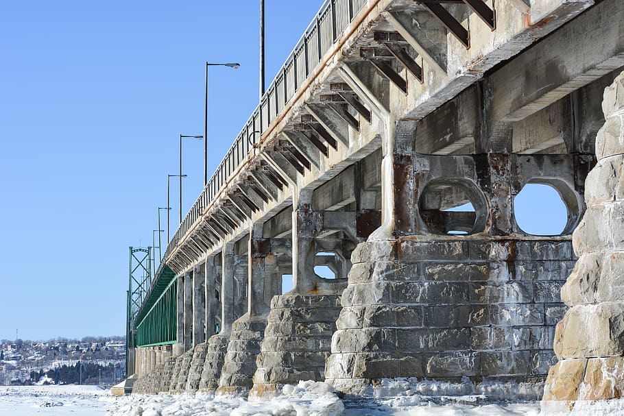 statybos, Kanada, québec, upė, žiemą, ledas, sniegas, tiltas, šalta, švarus dangus, žmogus, transporto, quebeccity, dangus, mediena, plytų, pobūdį, lauke, griovimo, pastoliai, pastatyta struktūra, architektūra, pastato išorė, šalta temperatūra, dieną, nėra žmonių, ryšį, pastatas, žemas kampo vaizdas, saulės šviesa, danga, tiltas - žmogaus sukurta struktūra, architektūrinis stulpelis, 5K