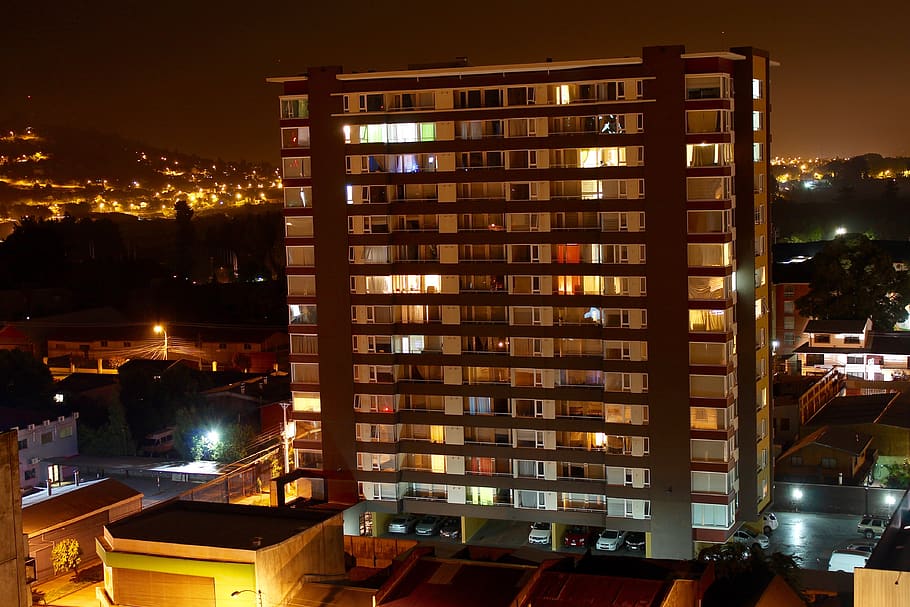 xile, temuco, edifici, noche, torre quatro, nit, apartaments, araucanía, arquitectura, exterior de l'edifici, il·luminat, estructura construïda, ciutat, cap gent, naturalesa, a l'aire lliure, vespre, barri residencial, negocis, manera de transport, transport, reflexió, cel, finestra, taula, equips d’il·luminació, apartament, 4K