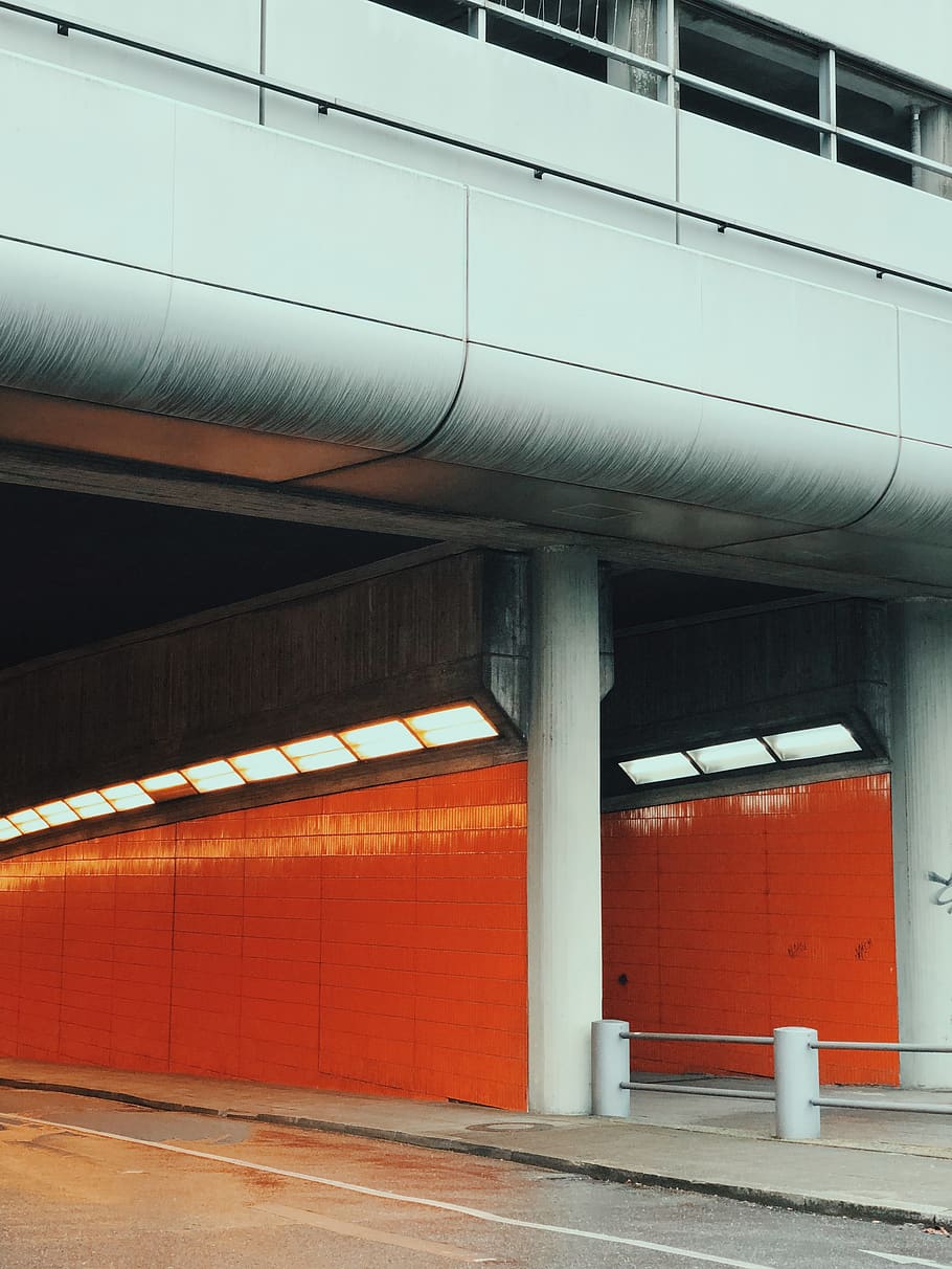 tom, vej, dagtimerne, Berlin, gelænder, Tyskland, halenseestraße 40, køretøj, tog, transportmidler, tunnel, terminal, arkitektur, togstation, orange, fliser, undergrundsbane, Overføring, rækværk, beton, bygget struktur, bygning udvendig, ingen mennesker, rød, by, arkitektoniske kolonne, udendørs, dag, bygning, offentlig transport, murbygningsfunktion, loft, forbindelse, orange farve, parkeringsgarage, 2K