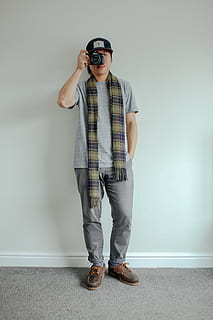 muž, použitím, Fotoaparát, oblečení, oděv, osoba, člověk, obuv, boty, šátek, kalhoty, elektronika, ženský, ukradl, fotografování, fotografie, svetr, žena, byt, bydlení, jedna osoba, plná délka, stojící, skutečných lidí, neformální oblečení, čelní pohled, životního stylu, móda, uvnitř, sluneční brýle, nástěnný prvek, volnočasové aktivity, muži, brýle, samci, mladí muži, mladého dospělého, hospodářství, 5K, CC0, veřejná doména, bez autorských práv