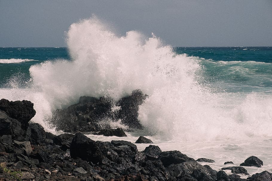 les ones del mar, roques, naturalesa, mar, oceà, a l'aire lliure, aigua, onades del mar, puertito de guimar, tenerife, espanya, poder, dom, onada, splash, tsunami, pintura, art, promontori, temps, escull, la vida marina, bellesa a la natura, rock, poder a la natura, moviment, trencament, rock - object, xoc, platja, colpejar, sòlid, força, cel, escenics - natura, esquitxades, cap gent, horitzó sobre l’aigua, litoral rocós, 4K