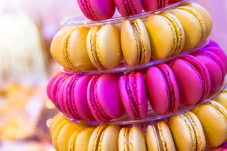 macarrons apilats, bol, pastís, sucre, indulgent, color, groc, rosa, macaron, macarró, menjar, postres, dolç, tractar, temptació, colorit, dolços, gaudir, menjar i beguda, menjar dolç, primer pla, indulgència, menjar poc saludable, color rosa, a l'interior, cap gent, centrar-se en primer pla, llest per menjar, multicolor, variació, elecció, frescor, berenar, 5K