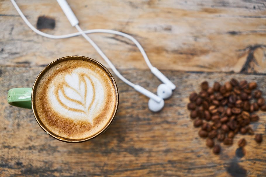 hvide ørepropper, smuk, Brun, cappuccino, kaffe, kop kaffe, lækker, espresso, skum, fokus, latte, latte kunst, mokka, krus, mad og drikke, drikke, forfriskning, kop, kaffe - drikke, stilleben, kaffekop, skummende drikke, bord, mad, varm drikke, ingen mennesker, friskhed, indendørs, direkte over, tæt på, porcelæn, alkoholfri drikkevare, koffein, 5K