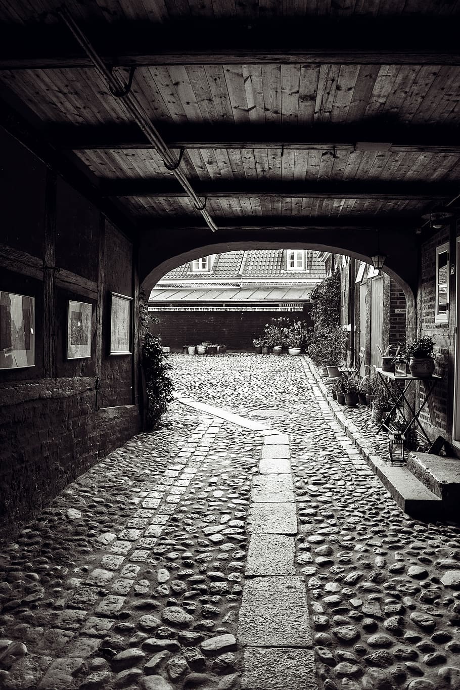 Port, gammel, arkitektur, dør, indgang, struktur, stenbro, retning, vejen frem, bygget struktur, brosten, dag, ingen mennesker, sti, udendørs, transportmidler, natur, tom, sten-, loft, plante, gade, jernbanetransport, faldende perspektiv, arkitektoniske kolonne, lang, 5K