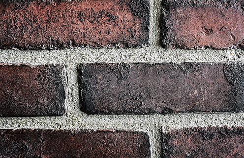 rote Backsteinmauer, Backstein, Ziegel, Ziegelwand, Mauerwerk, Zement, Nahansicht, Beton, Konstruktion, Design, schmutzig, Muster, Rau, solide, Stein, Struktur, Oberfläche, Textur, Wand, texturiert, Vollbild, Hintergründe, keine Leute, Wandbau - Funktion, Tag, die Architektur, gebaute Struktur, draußen, alt, verwittert, direkt darüber, grau, 5K, CC0, gemeinfrei, lizenzfrei