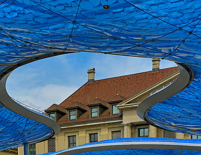 Svizzera, Aarau, struttura, gonfiabile, tetto, piastrella, costruzione, ponte, urbano, composizione, architettura, autobus, stazione, vecchio e nuovo, contrasto, tempo, città, confronto, struttura costruita, esterno dell'edificio, blu, cielo, Inquadratura dal basso, giorno, natura, nessuno, finestra, nuvola - cielo, quartiere residenziale, luce del sole, all'aperto, forma, forma geometrica, Casa, 4K, CC0, dominio pubblico, privo di copyright