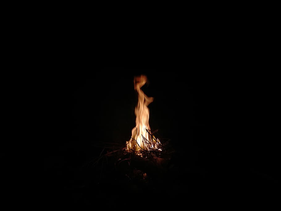 acampar, Egipto, sinai, negro, noche, chispa, fuego, ardiente, llama, fuego - fenómeno natural, calor - temperatura, copia espacio, oscuro, fondo negro, movimiento, color naranja, hoguera, naturaleza, nadie, foto de estudio, adentro, brillante, de cerca, leña, madera, 4K