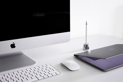 plata imac, teclat, ratolí, imac, escriptori, ordinador, pantalla, portàtil, treballar, negocis, homeoffice, oficina, mínim, blanc, poma, mac, tecnologia, teclat d’ordinador, monitor d’ordinador, Ratolí de l'ordinador, PC d'escriptori, PC, taula, Internet, modern, a l'interior, equipament, cap gent, model - object, treball, lloc de treball, 2K, CC0, domini públic, lliure de regalies