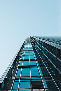 arquitectura, edifici, infraestructura, estructura, establiment, apartament, finestres, condomini, hotel, cel, estructura construïda, exterior de l'edifici, cel clar, modern, ciutat, exterior d’edifici d’oficines, vista d’angle baix, oficina, naturalesa, còpia espai, vidre - material, cap gent, gratacels, dia, alta - alta, blau, a l'aire lliure, vidre, directament a sota, 5K, CC0, domini públic, lliure de regalies