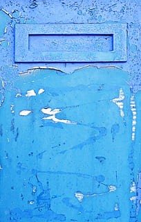 paret, text, òxid, art, graffiti, mobles, finestra, etiqueta, porta, mural, pintura, paraula, taca, pissarra, decoració de la llar, verd blavós, transport, scooter, vehicle, roba, blau, fons, cap gent, marc complet, metall, vell, primer pla, resistent, dia, arquitectura, estructura construïda, funció de construcció de parets, textura, material de fusta, entrada, patró, a l'aire lliure, aixafar, seguretat, deteriorament, color turquesa, fons blau, 2K, CC0, domini públic, lliure de regalies
