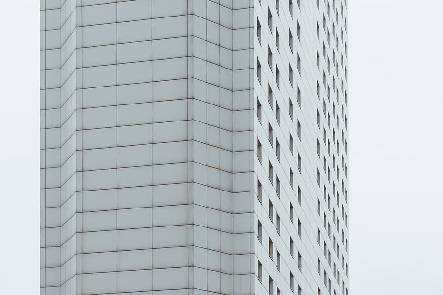 edifici blanc, edifici d'oficines, edifici, warszawa, Polònia, polska, arquitectura, paret, urbà, ciutat, finestra, triangle, patró, blanc, de gran alçada, cantonada, netejar, línia, simple, quadrat, estructura construïda, exterior de l'edifici, modern, exterior d’edifici d’oficines, vista d’angle baix, cap gent, cel, oficina, dia, torre, naturalesa, cel clar, a l'aire lliure, repetició, gratacels, alta - alta, 5K
