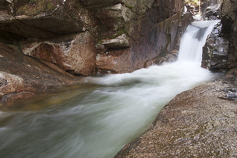 fluxul de apă, roci, curent, cascadă, apă, stâncă, obiect de rocă, scenice - natura, solid, frumusețe în natură, mişcare, formatie rock, expunere lungă, nici o persoana, apă curgătoare, teren, natură, scenă non-urbană, mișcare încețoșată, zi, destinații de călătorie, curgere, în aer liber, putere în natură, care cade apa, formare, 5K, CC0, domeniu public, fără drepturi de autor
